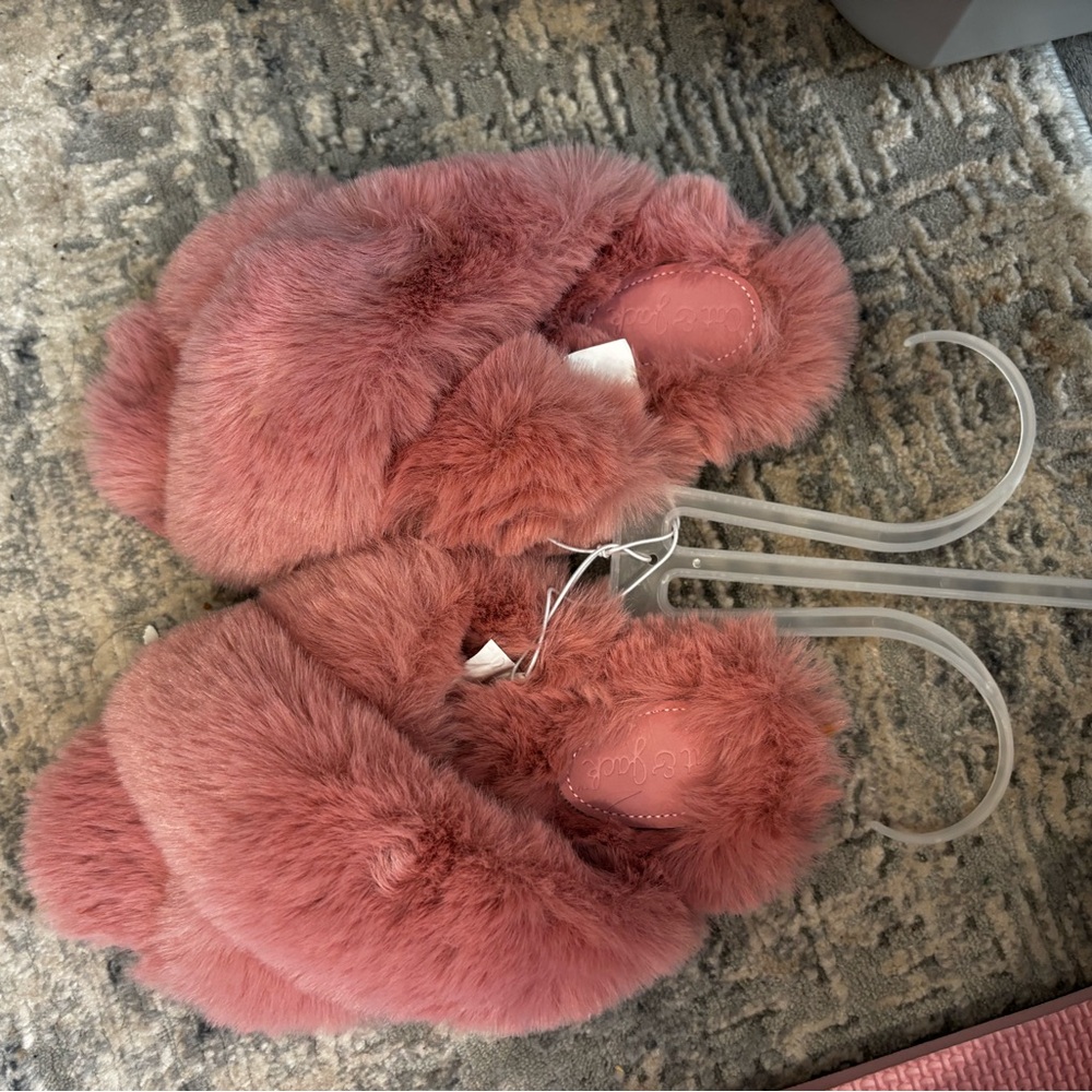 cat and jack pink furry slippers NWT